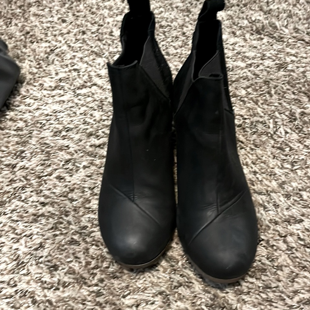 Tom’s wedge booties